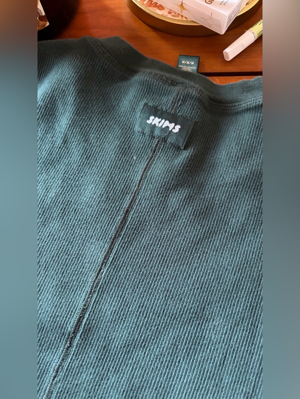 Skims Ribbed Tee - Picture 5 of 6